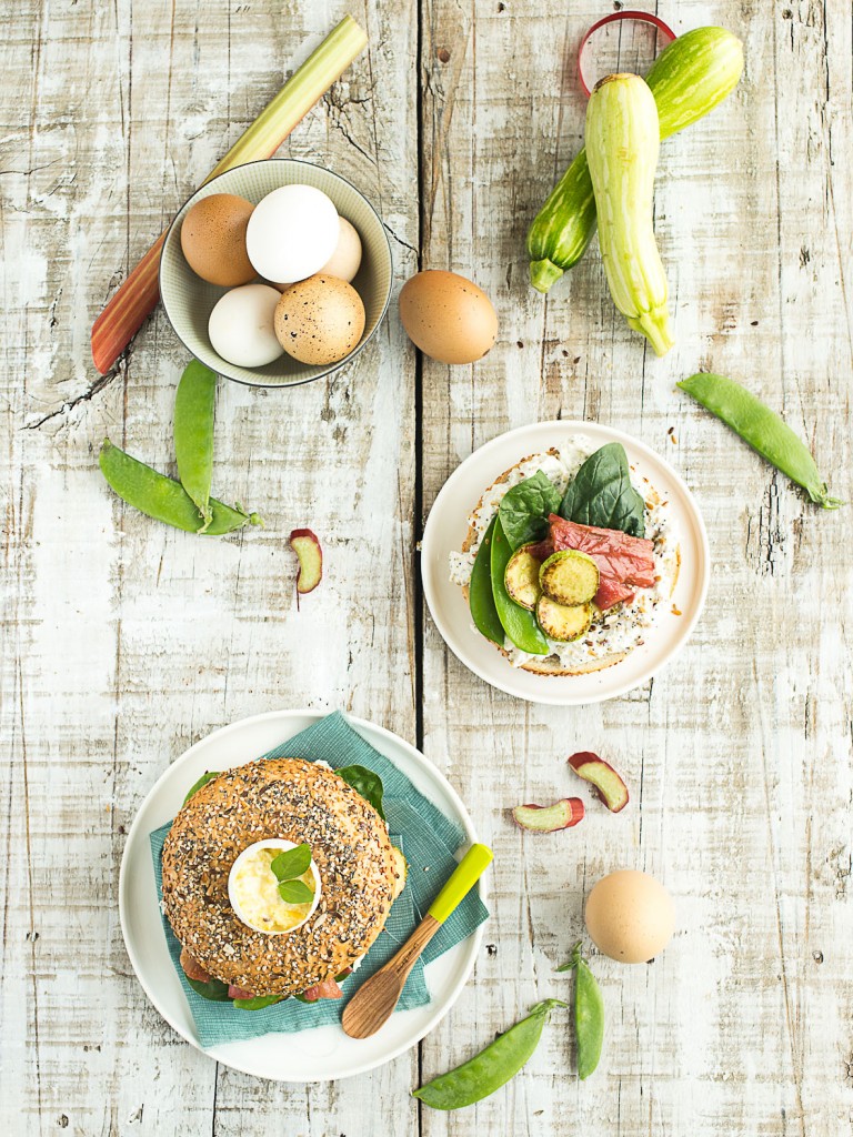 bagel matine - chevre, legumes croquants et rhubarbe